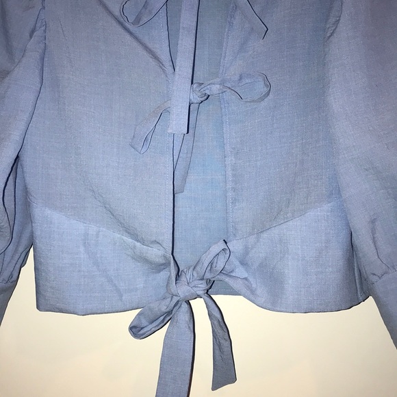 LF favlux Top with Back Bow tie detail puff sleeve - Picture 8 of 9